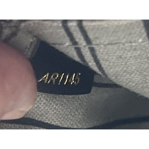 LOUIS VUITTON Monogram Black Leather MM Hand Bag Lock Strap Dust Bag - Picture 7 of 16